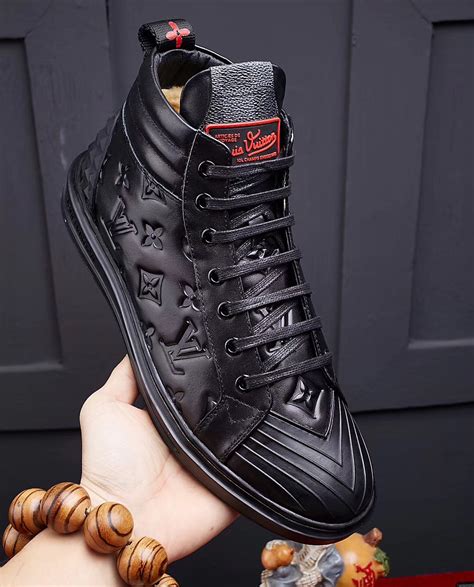 scarpa louis vuitton uomo|louis vuitton sneakers.